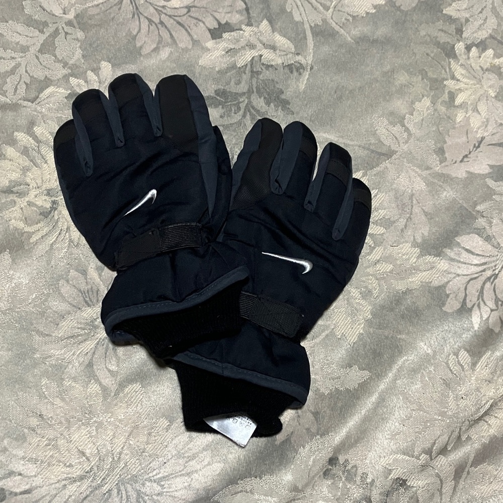 Nike Kids Black Insulated Snow Gloves